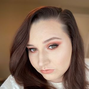 Meet your Posher, Hayley